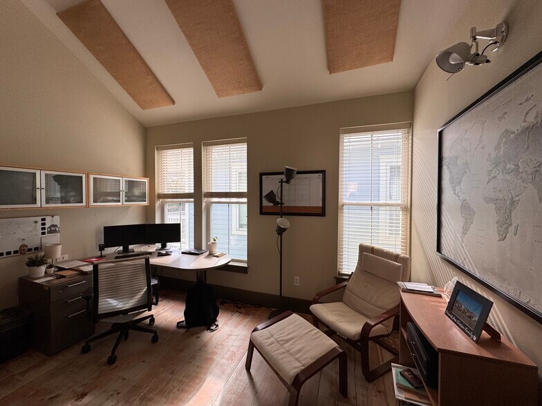 More Photos Of 14 Palmetto Way, Bluffton Office For Sale