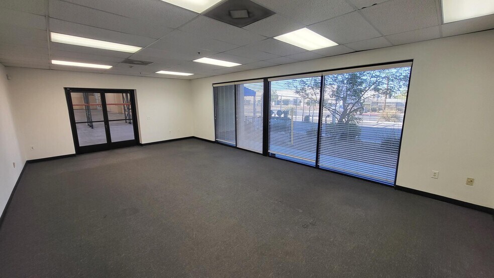 More Photos Of 3325-3326 W Oquendo Rd, Las Vegas Warehouse For Lease