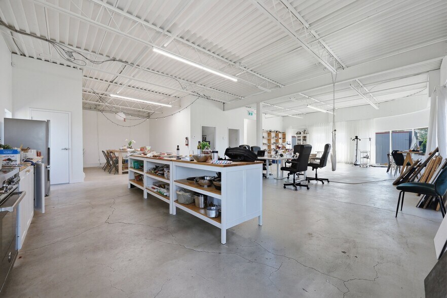 More Photos Of 605 Boul Guimond, Longueuil Warehouse For Sale