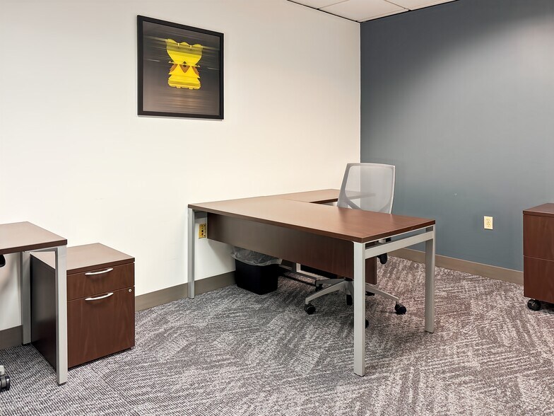 More Photos Of 7150 E Camelback Rd, Scottsdale Coworking Space