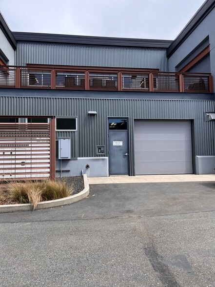 More Photos Of 1055 NW Maple St, Issaquah Office For Lease