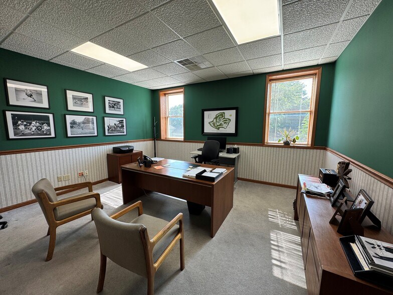 More Photos Of 503 S Main St, Nappanee Office For Sale