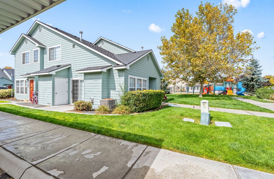 More Photos Of 1322 N Wildwood Way, Boise Apartments For Sale