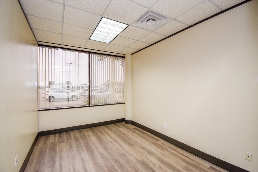 More Photos Of 5402 S Staples St, Corpus Christi Office For Lease