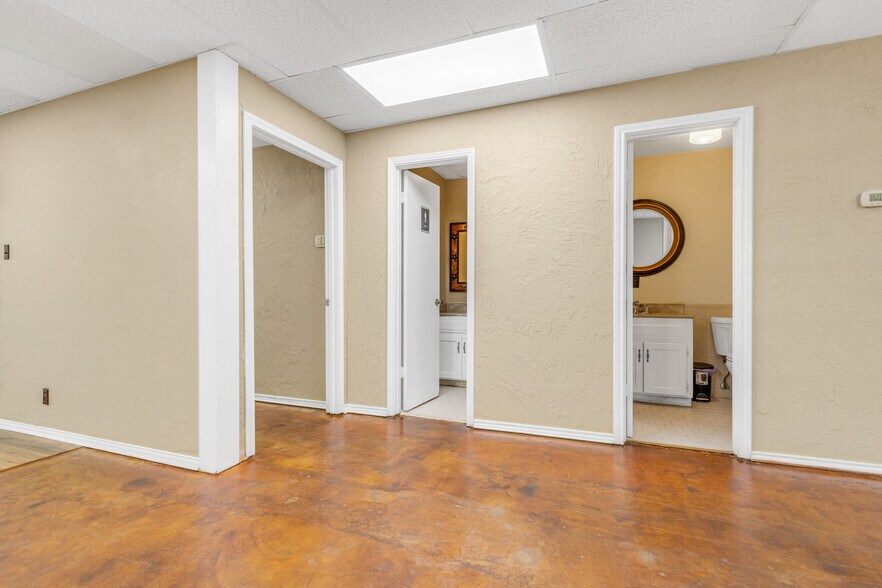 More Photos Of 101 S Main St, Quitman Office For Sale