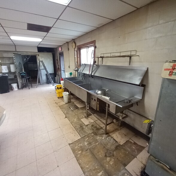 More Photos Of 6001 State St, East Saint Louis Restaurant For Sale