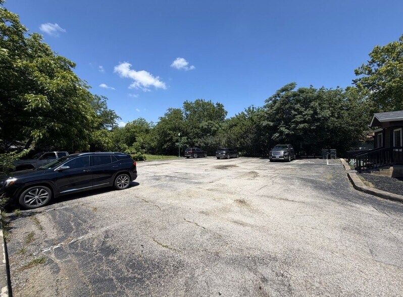 More Photos Of 401 W University Ave, Georgetown Office For Lease
