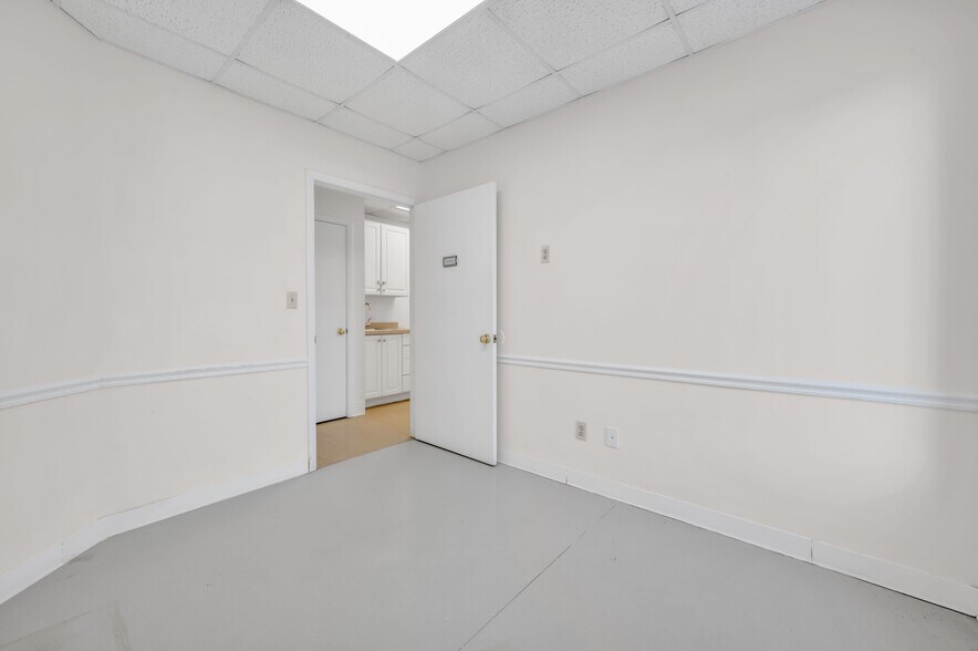 More Photos Of 102-104 S Main St, Manville Office Residential For Lease