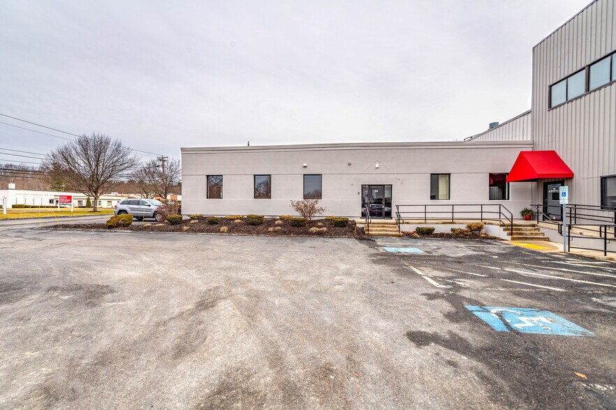 More Photos Of 128-148 Bartlett St, Marlborough Warehouse For Lease