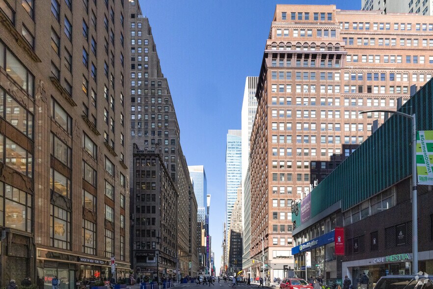 More Photos Of 525 Seventh Ave, New York Office For Lease