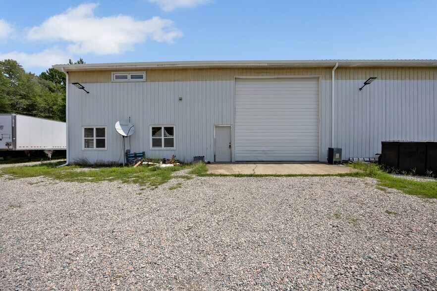 More Photos Of 3548 Cumberland Rd, Cumberland Warehouse For Sale