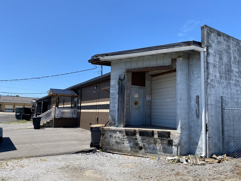 More Photos Of 226 Broadway, Hartsville Showroom For Lease