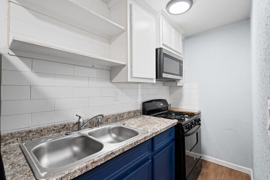 More Photos Of 6210 Laura Koppe Rd, Houston Apartments For Sale