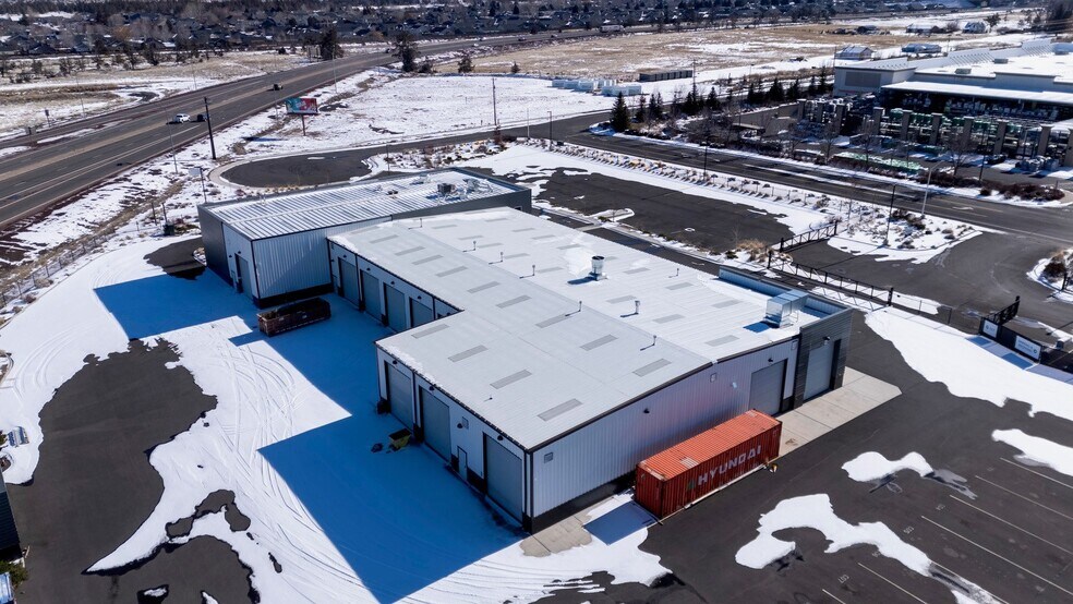 More Photos Of 2475 NW Canal Blvd, Redmond Flex For Lease