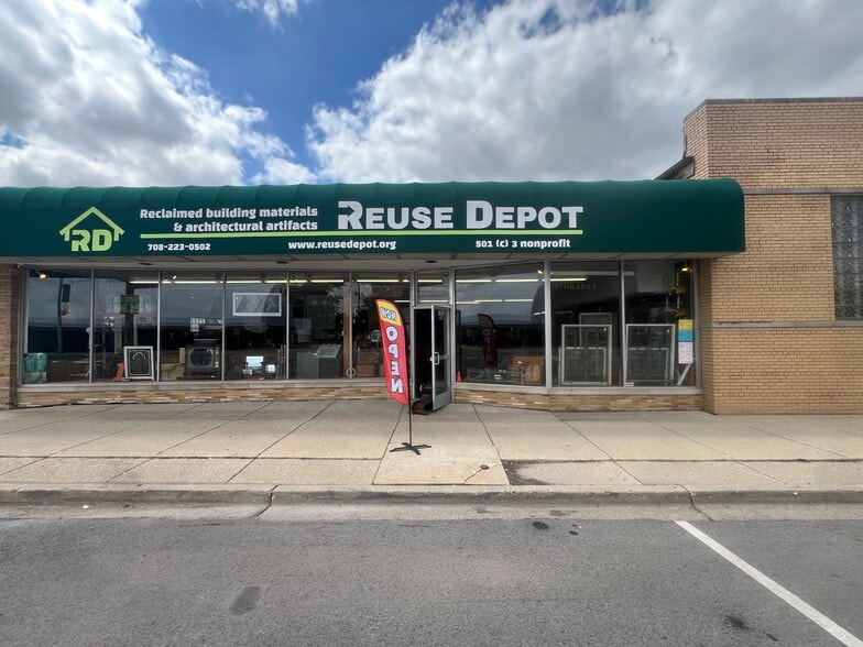 More Photos Of 7829-7839 W Grand Ave, Elmwood Park Warehouse For Lease