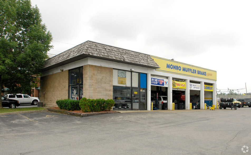 Primary Photo Of 5365 Main St, Buffalo Auto Repair For Lease