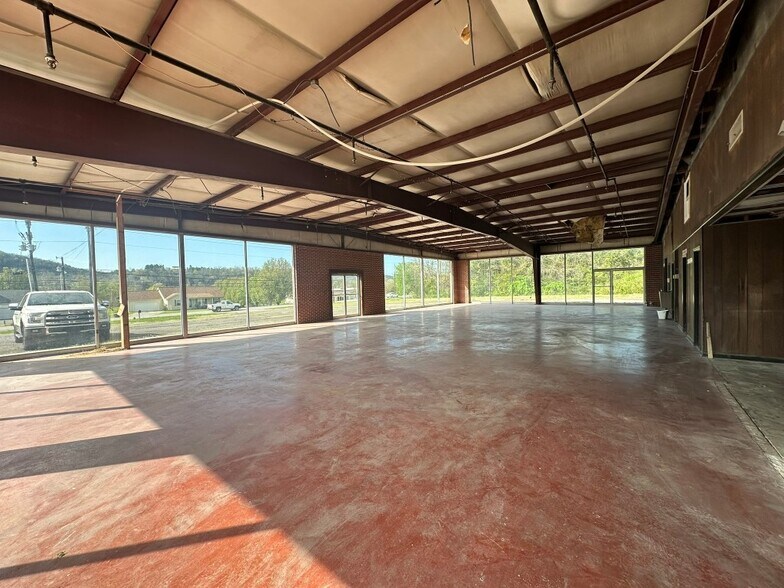 More Photos Of 1662 Murfreesboro Rd, Woodbury General Retail For Sale