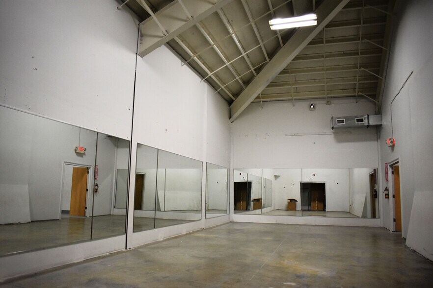 More Photos Of 24 Holt Dr, Stony Point Self Storage For Lease