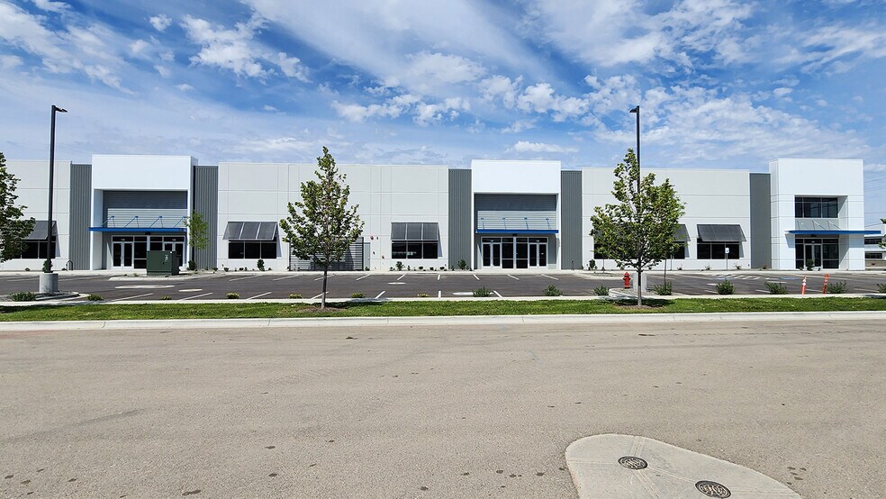 More Photos Of 100 Benchmark Way, Meridian Showroom For Lease