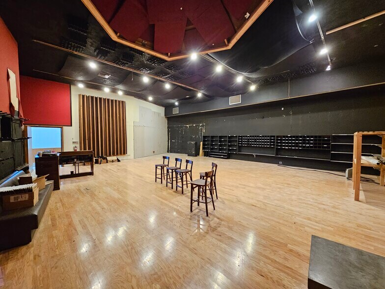 More Photos Of 1014 Vine St, Los Angeles Movie Radio TVStudio For Sale