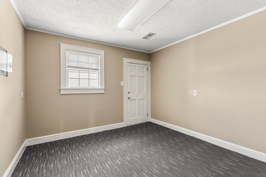 More Photos Of 302 N White St, Lancaster Office For Sale