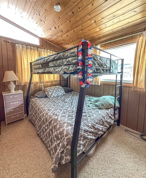 More Photos Of 752 W Faith St, Spruce Flex For Sale