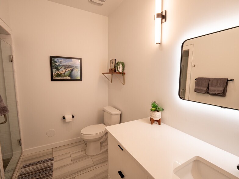 More Photos Of 2208 Lake Austin Blvd, Austin Office Residential For Sale