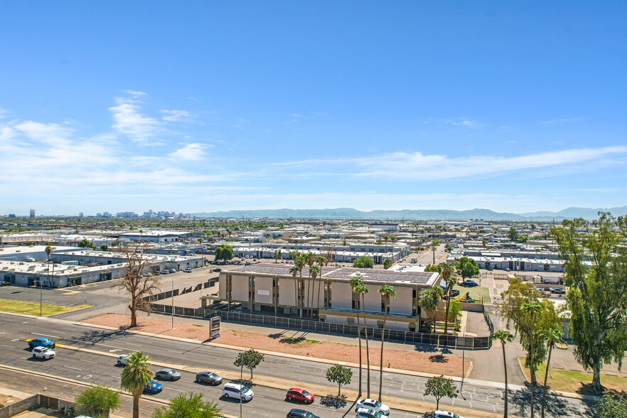 More Photos Of 3001 W Indian School Rd, Phoenix Office For Sale