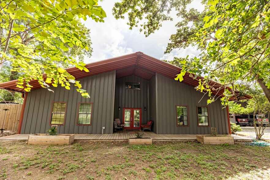 More Photos Of 7710 TX-36, Bellville Specialty For Sale