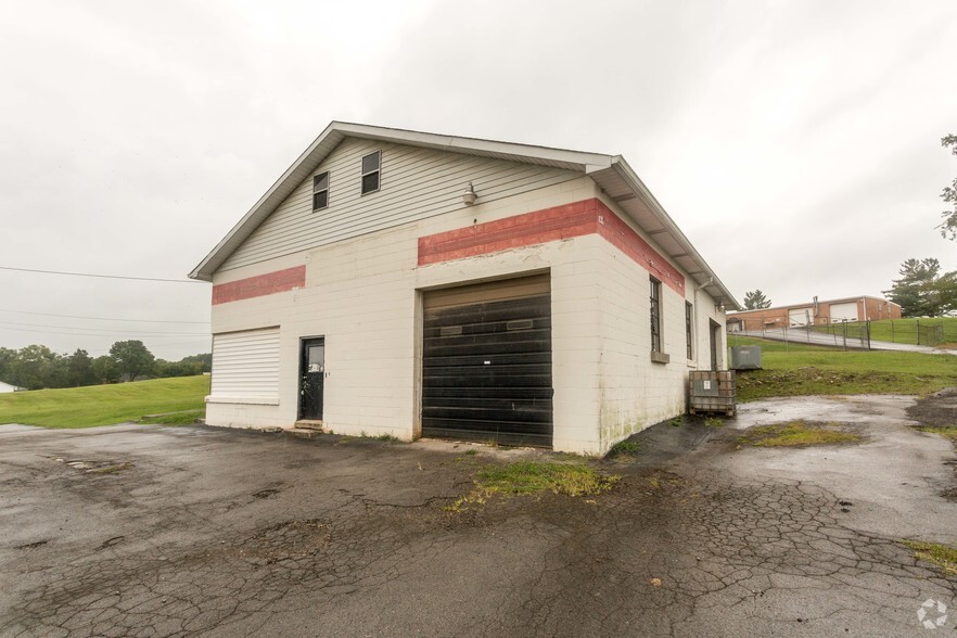 Primary Photo Of 300 High St, Alexandria Auto Repair For Lease