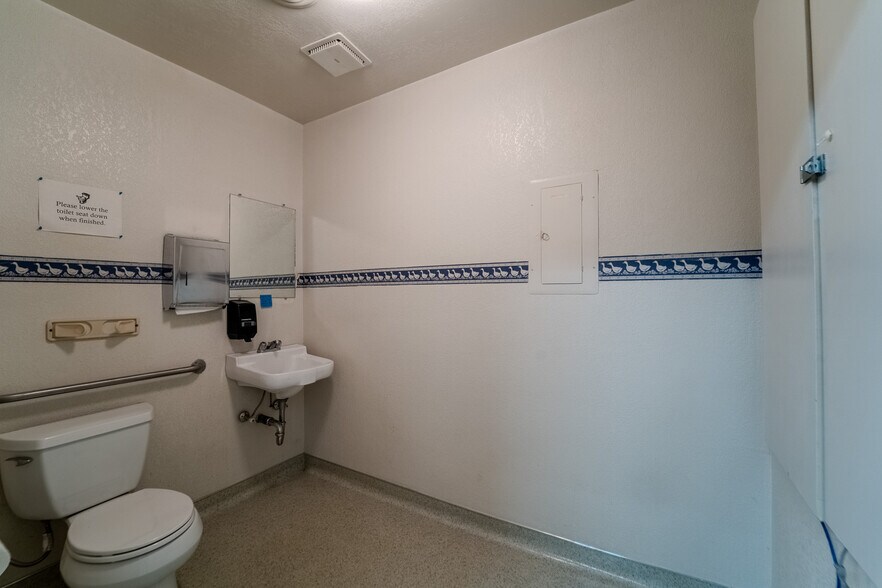 More Photos Of 1547 Starr Dr, Yuba City Office For Sale