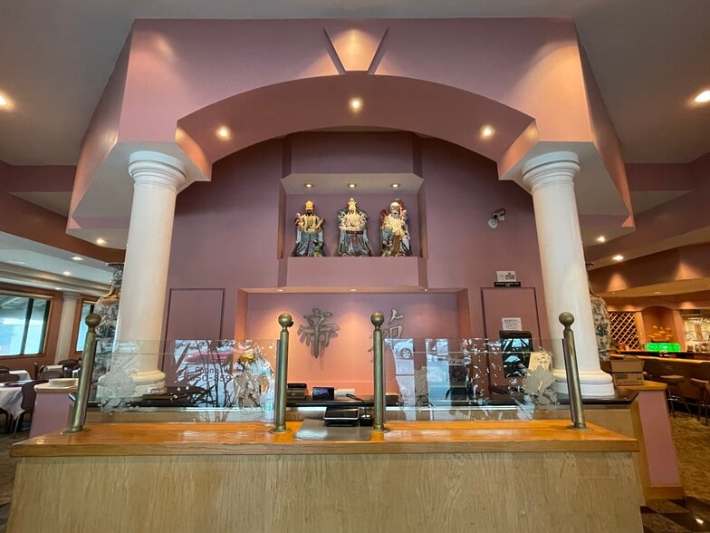 More Photos Of 494 Manor Plz, Pacifica Restaurant For Lease