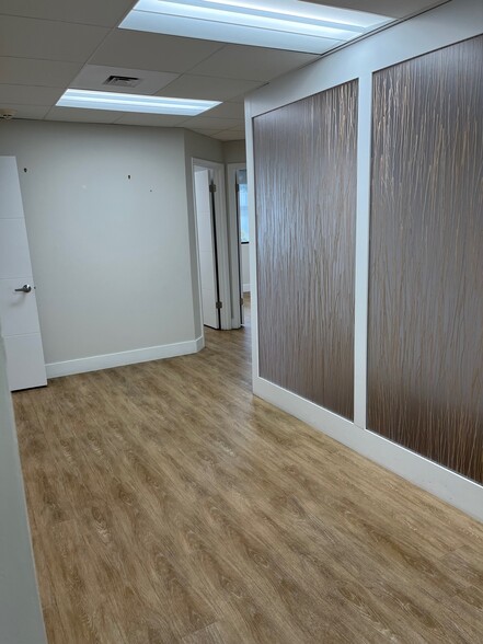 More Photos Of 4675 Ponce de Leon Blvd, Coral Gables Medical For Lease