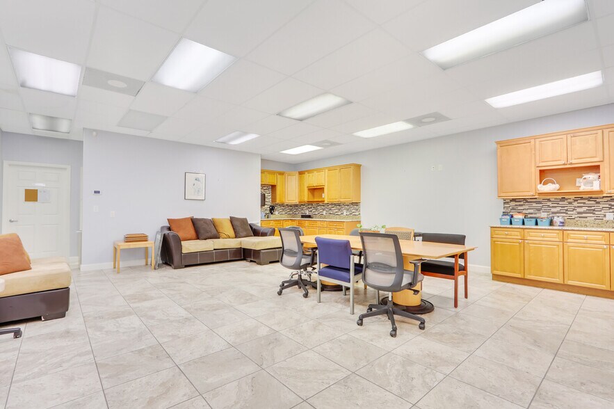 More Photos Of 1405 SE Goldtree Dr, Port Saint Lucie Medical For Lease