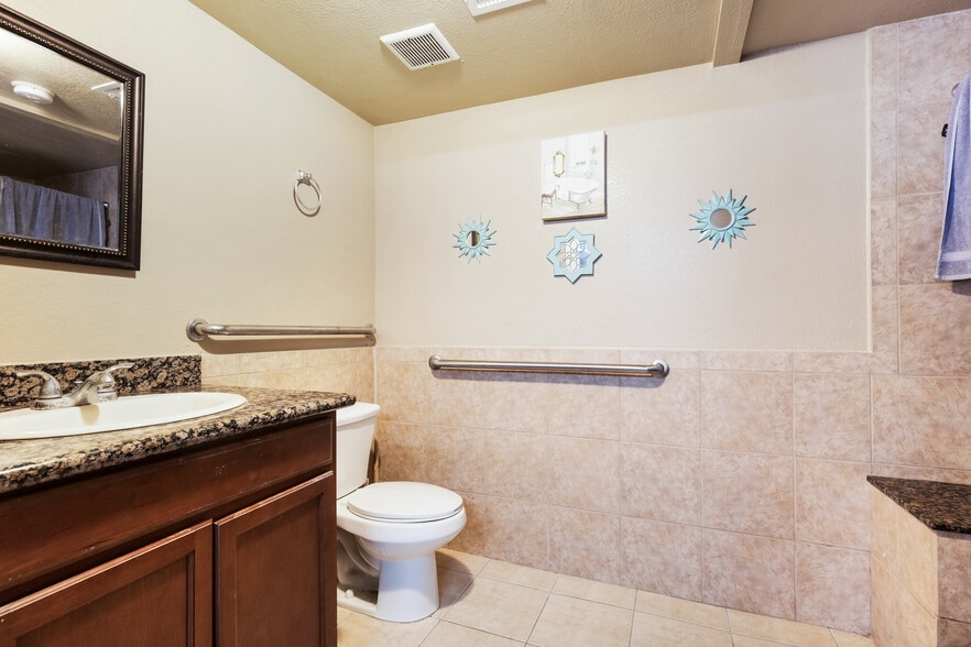 More Photos Of 1106 Wayside Dr, Houston Auto Repair For Sale