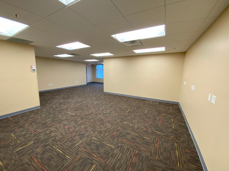 More Photos Of 2632 47th St S, Fargo Office For Lease