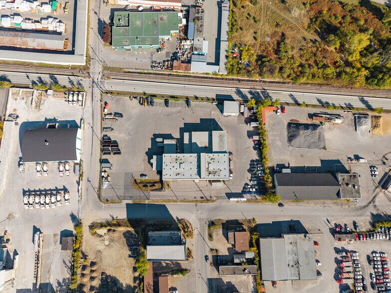 More Photos Of 10 Rue Emile-Bond, Gatineau Light Distribution For Lease