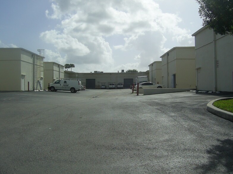 More Photos Of 1101-1197 Sawgrass Corporate Pky, Sunrise Light Manufacturing For Lease