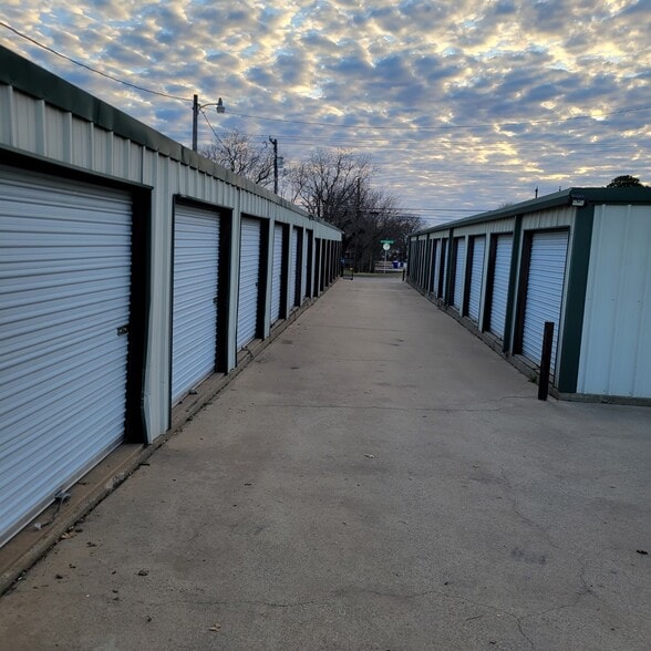 More Photos Of 1312 N Kaufman St, Seagoville Self Storage For Sale
