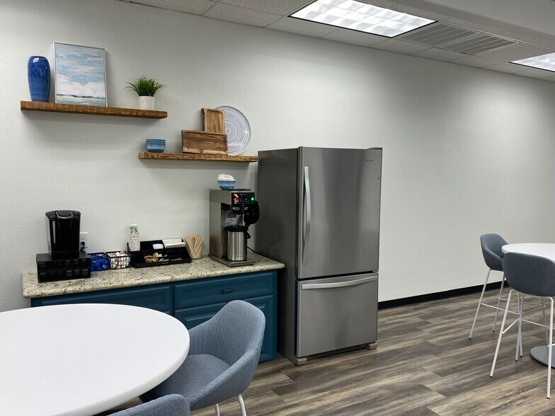 More Photos Of 96 Beach Walk Blvd, Conroe Office For Lease