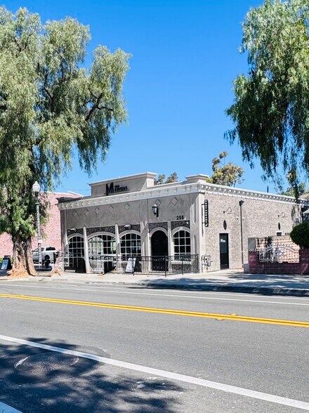 More Photos Of 255 High St, Moorpark Restaurant For Lease
