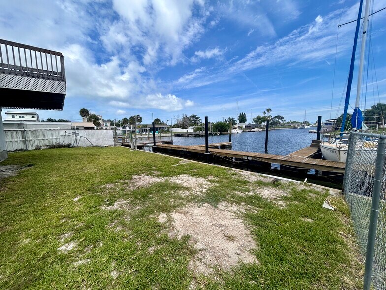 More Photos Of 6501 Boatyard Dr, Hudson Specialty For Sale