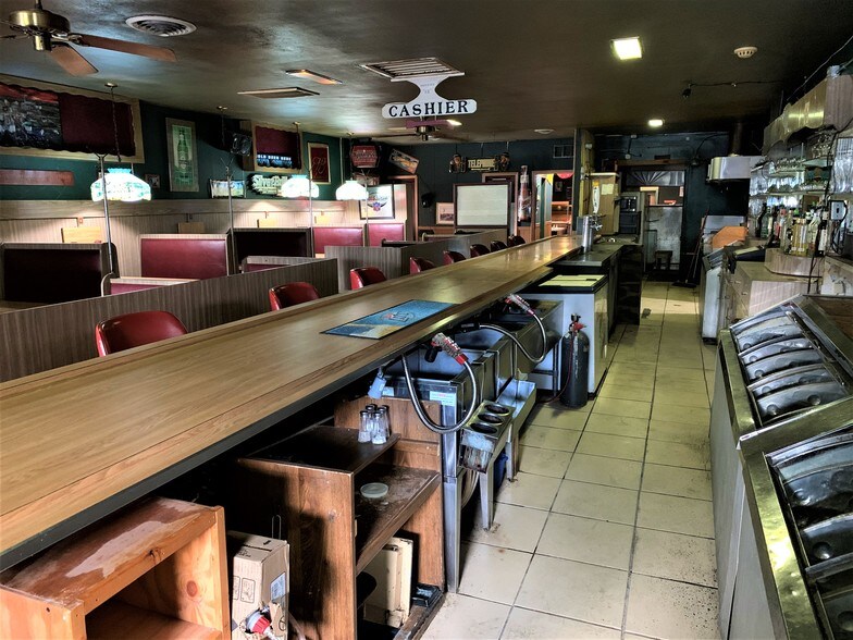 More Photos Of 917 Western Ave, Connersville Bar For Sale