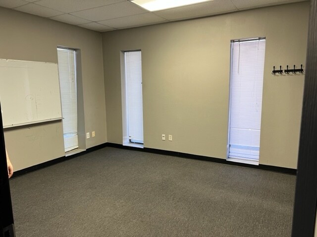More Photos Of 11055 Neeshaw Dr, Houston Warehouse For Lease