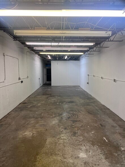 More Photos Of 4310-4326 NE 5th Ave, Oakland Park Warehouse For Lease