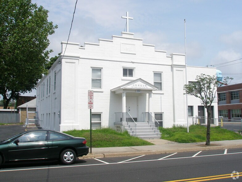 Primary Photo Of 236 Willis Ave, Mineola Religious Facility For Sale