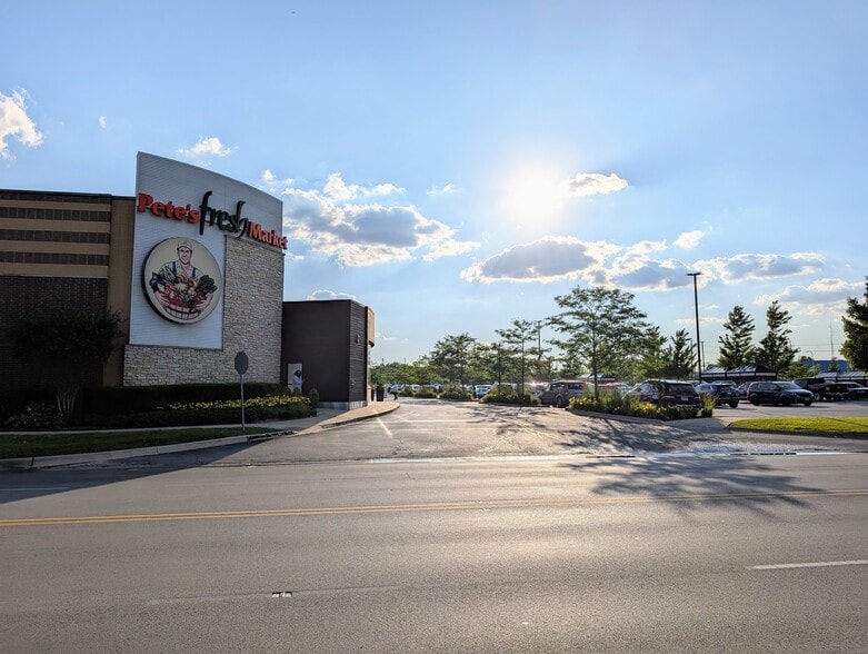 More Photos Of 1S085 Summit Ave, Oakbrook Terrace Medical For Lease