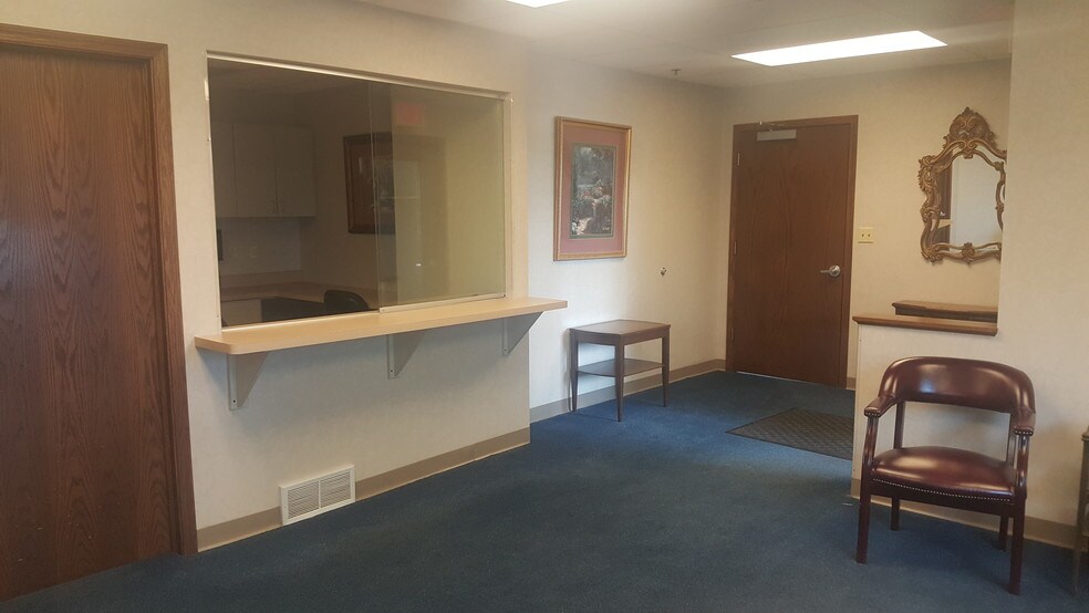 More Photos Of W62N248 Washington Ave, Cedarburg Medical For Lease