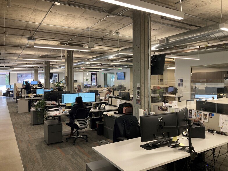 More Photos Of 560 Davis St, San Francisco Unknown For Lease