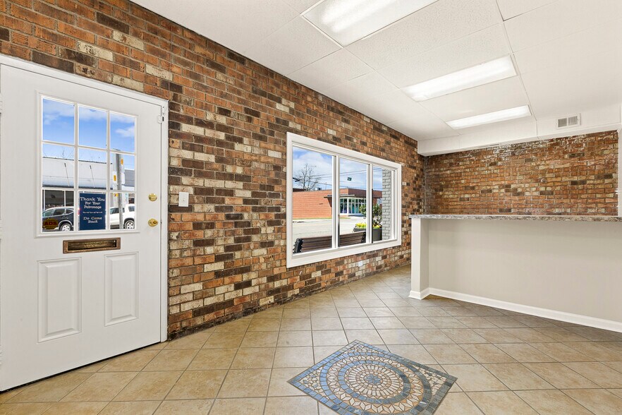 More Photos Of 150 N Steele St, Sanford Office For Sale